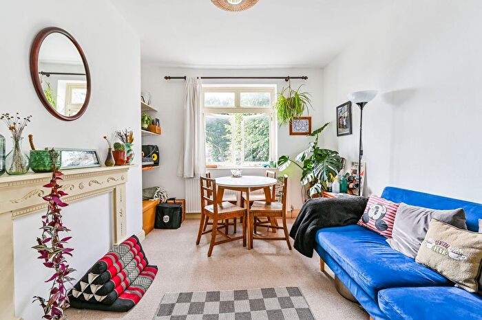 2 Bedroom Flat For Sale In Stoke Newington Chruch Street, Stoke Newington, London, N16