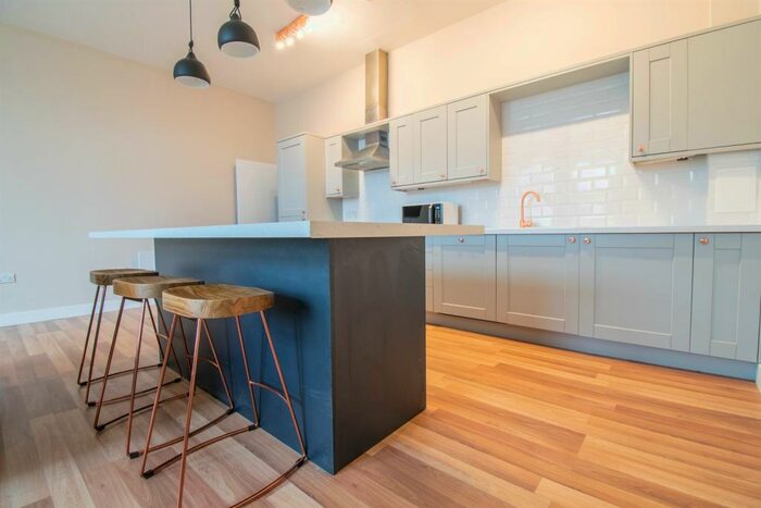 2 Bedroom Apartment To Rent In City Apartments, Newcastle Upon Tyne, NE1