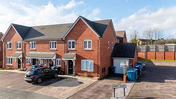 3 Bedroom End Terrace House For Sale In Meadow Way, Tamworth, B79