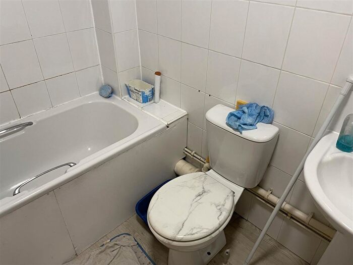 2 Bedroom Flat To Rent In Birch Road, Yate, Bristol, Gloucestershire, BS37