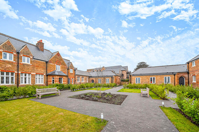 2 Bedroom Apartment For Sale In Daffodil Crescent, Barnet, EN4