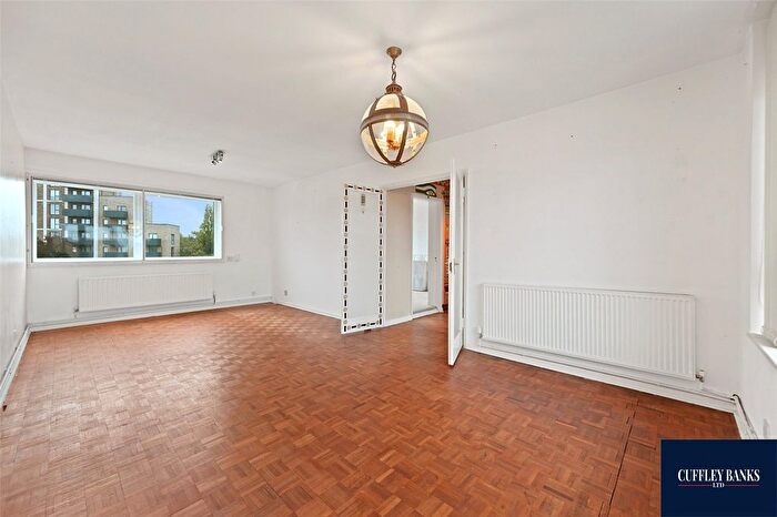 2 Bedroom Flat For Sale In Perivale Grange, Perivale Lane, Middlesex, UB6