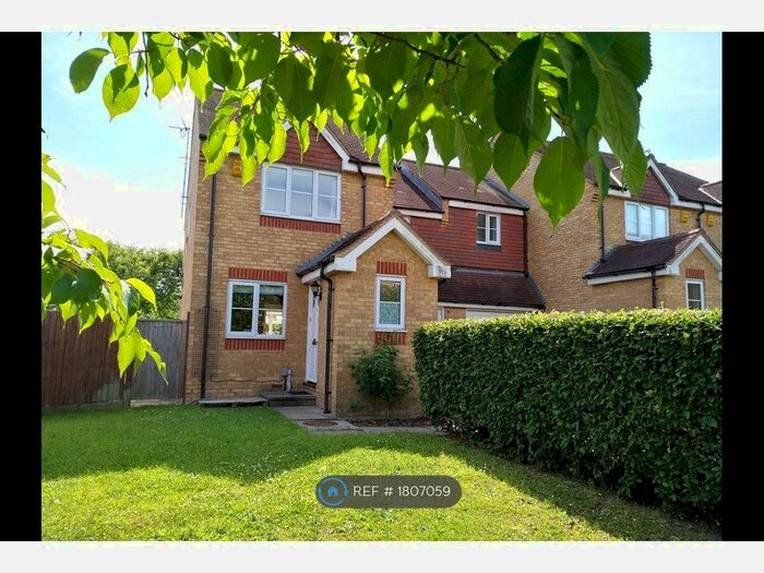 3 Bedroom End Of Terrace House To Rent In Orient Close, St Albans, AL1