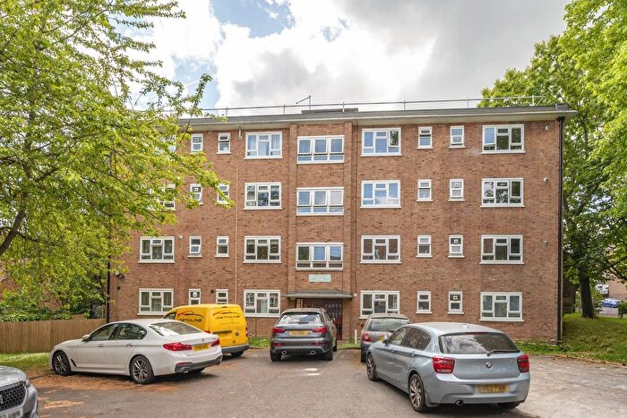 3 Bedroom Flat For Sale In West House Close, Putney, London, SW19