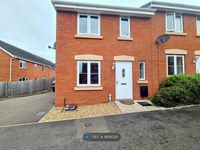 3 Bedroom Terraced House To Rent In Renard Rise, Stonehouse, GL10