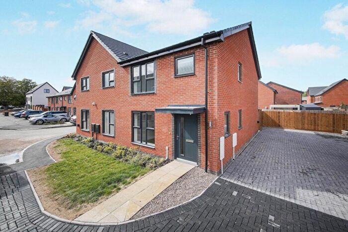 3 Bedroom Semi Detached House To Rent In Featherstone Road, Shirley, Solihull, West Midlands, B90