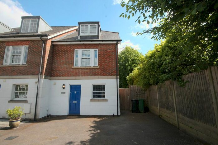 4 Bedroom End Of Terrace House To Rent In Station Road North, Merstham, Redhill, RH1