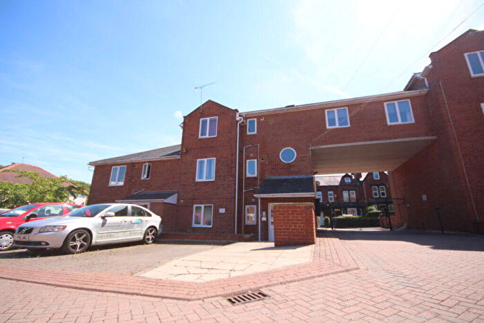 2 Bedroom Flat To Rent In Delph Court, Woodhouse, Leeds, LS6