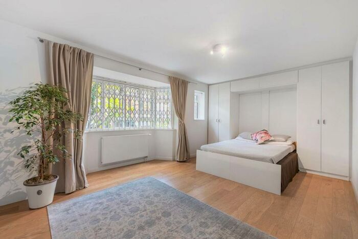 Studio To Rent In Anhalt Road, Battersea Park, London, SW11