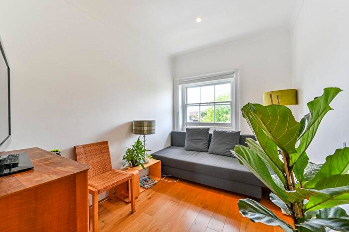 2 Bedroom Flat To Rent In Gloucester Crescent, Camden, London, NW1