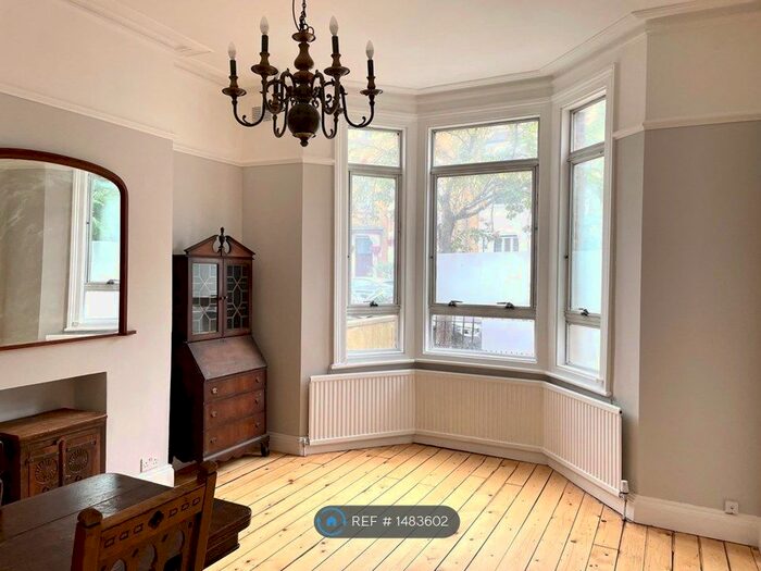 2 Bedroom Flat To Rent In Maida Hill, London, W9