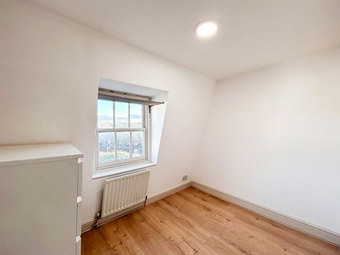 1 Bedroom Flat To Rent In Camden Road, NW1