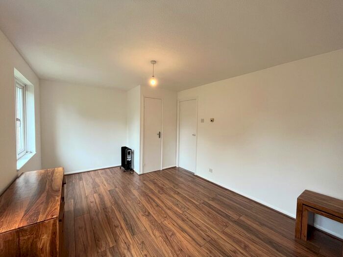 1 Bedroom Maisonette To Rent In Milford Close, Marshalswick, St Albans, AL4