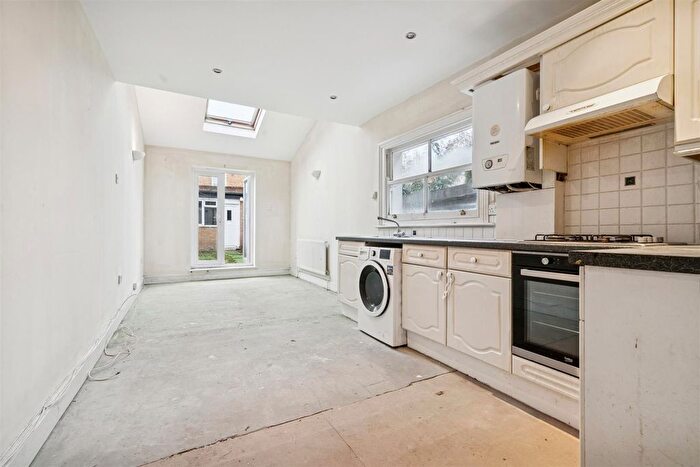 2 Bedroom Flat For Sale In Himley Road, Tooting, SW17