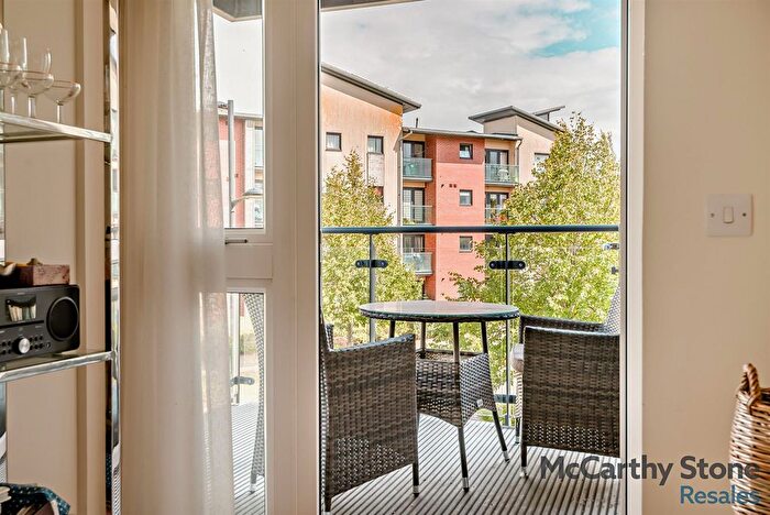 2 Bedroom Flat For Sale In Gilbert Place, Lowry Way, Swindon, Wiltshire, SN3