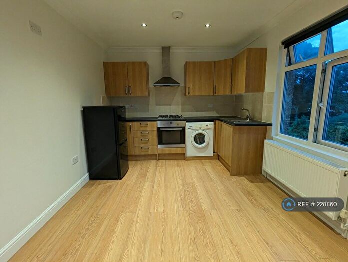 2 Bedroom Flat To Rent In Avondale Road, South Croydon, CR2