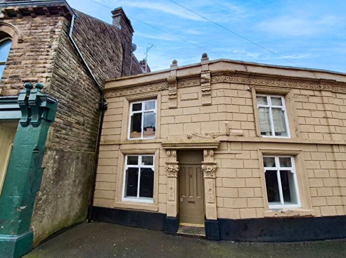 2 Bedroom Flat To Rent In High Street, New Mills, SK22