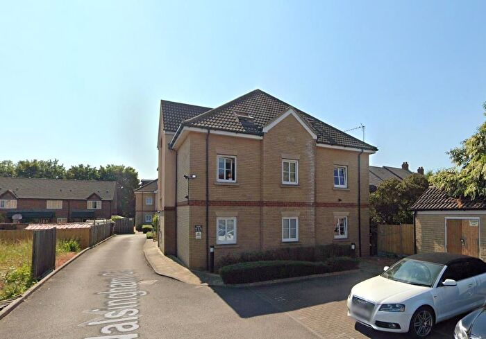 2 Bedroom Flat To Rent In Walsingham Close, Bedford, MK42
