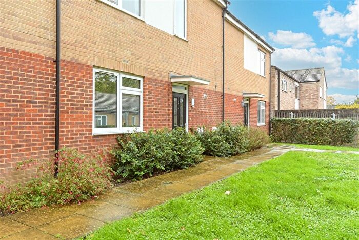 2 Bedroom Maisonette For Sale In Edenside Road, Bookham, Leatherhead, Surrey, KT23