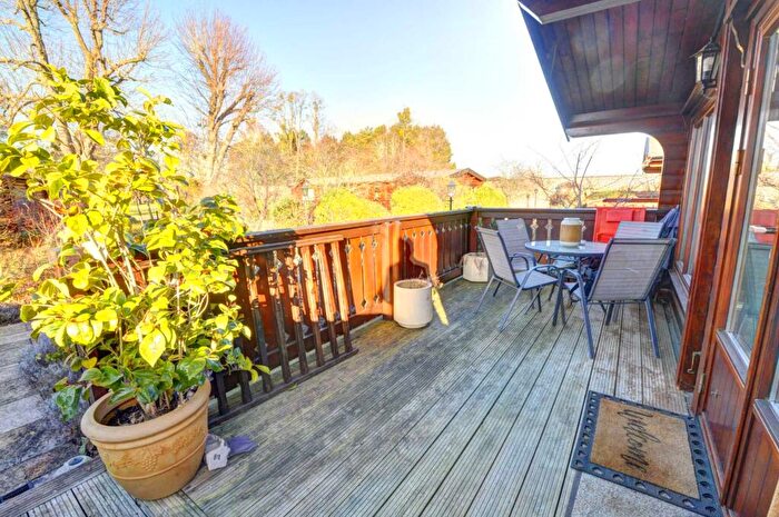 2 Bedroom Detached House To Rent In The Walled Garden, Harleyford Estate, SL7