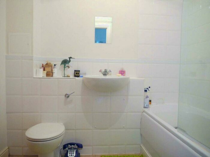 2 Bedroom Apartment To Rent In Kelvin Gate, Town Centre, RG12