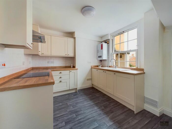 3 Bedroom Property To Rent In West View Terrace, Exeter, EX4