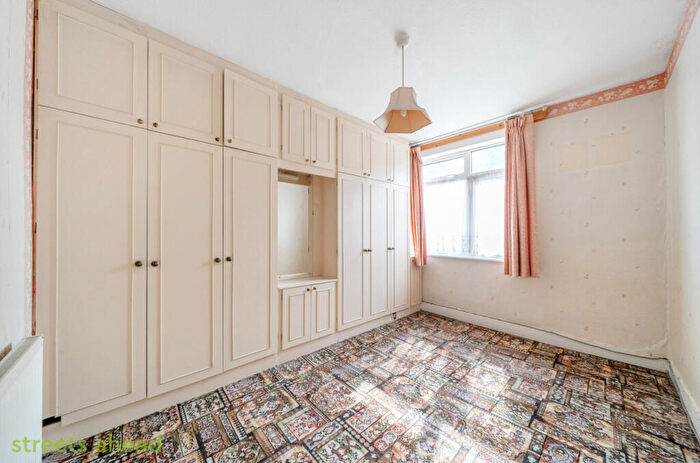 3 Bedroom Terraced House For Sale In Lyndhurst Road, Thornton Heath, CR7