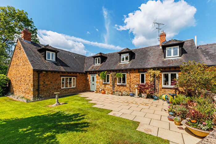 3 Bedroom House For Sale In Langdon Lane, Radway, CV35