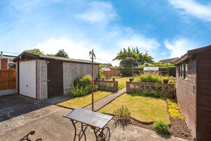 2 Bedroom Detached Bungalow For Sale In Kirton Lane, Thorne, Doncaster, DN8