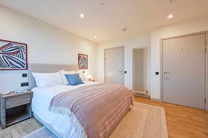 2 Bedroom Flat To Rent In Selbourne Road, Walthamstow, E17