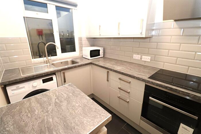 Flat To Rent In Norwood Drive, Harrow, HA2