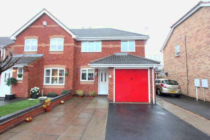 3 Bedroom Semi-Detached House To Rent In Hogarth Drive, Hinckley, LE10