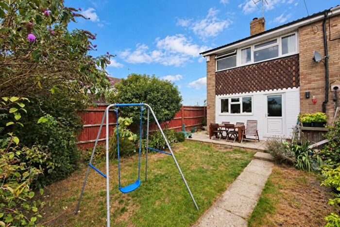 2 Bedroom End Of Terrace House For Sale In Laurel Close, Chalgrove, OX44