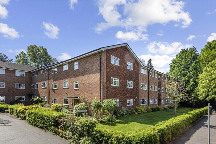 2 Bedroom Flat To Rent In Palmerston Court, Lovelace Gardens, Surbiton, Surrey, KT6