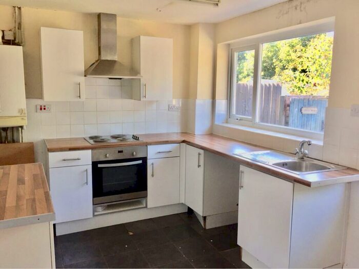 3 Bedroom Semi-Detached House To Rent In Alford Close, Beeston, Nottingham, NG9