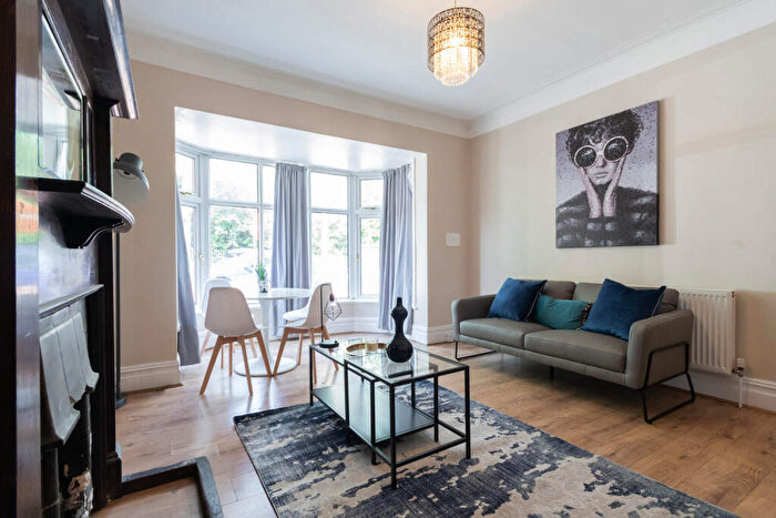 2 Bedroom Flat To Rent In Church Wood Avenue, Leeds, LS16