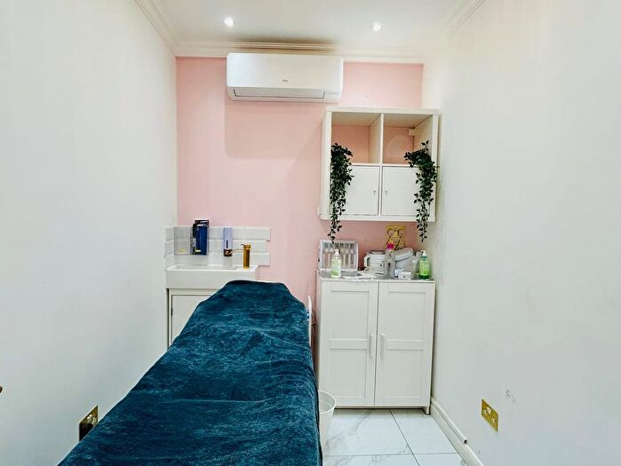 1 Bedroom Semi Detached Bungalow To Rent In Theobalds Road, London, WC1X