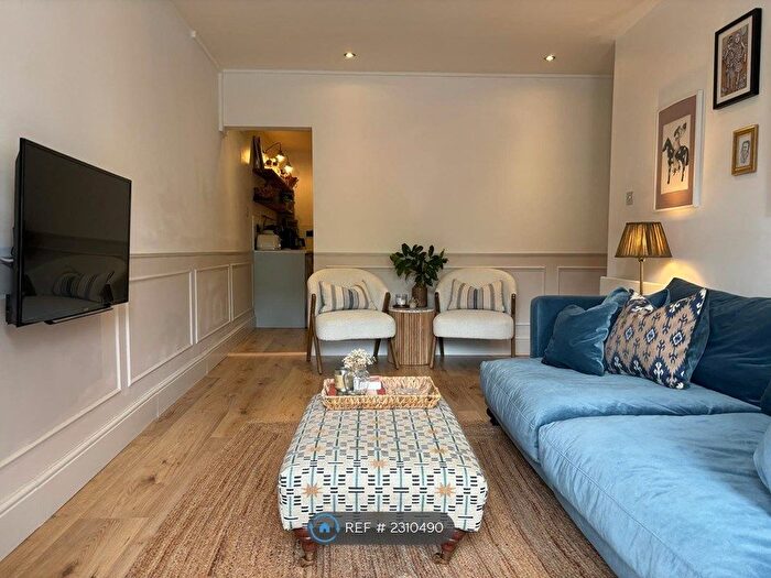 2 Bedroom Flat To Rent In Fleet Road, Fleet, GU51