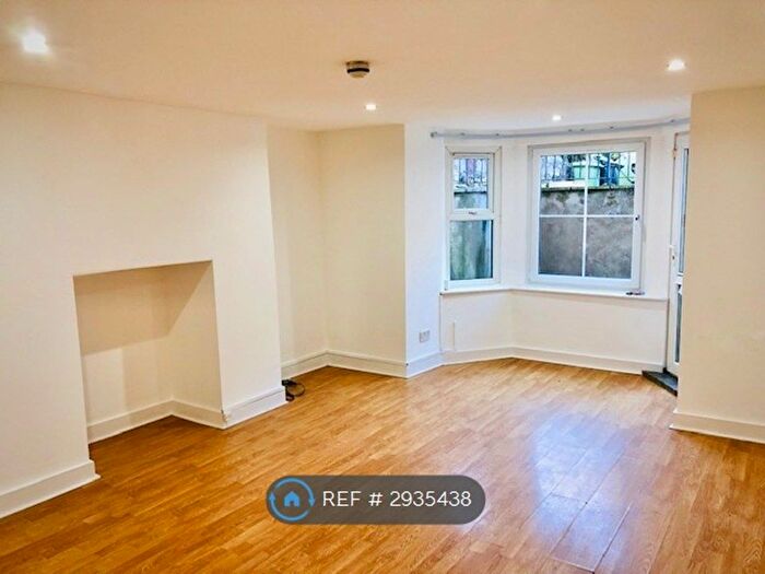 2 Bedroom Flat To Rent In Bay View Road, Colwyn Bay, LL29
