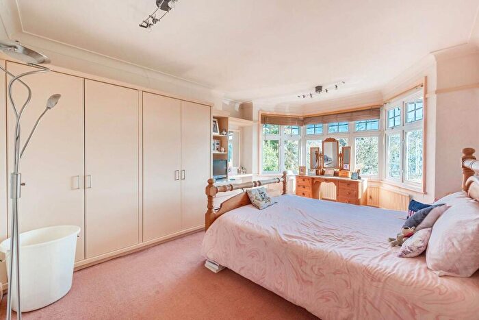 4 Bedroom Semi Detached House For Sale In Headstone Lane, North Harrow, Harrow, HA2