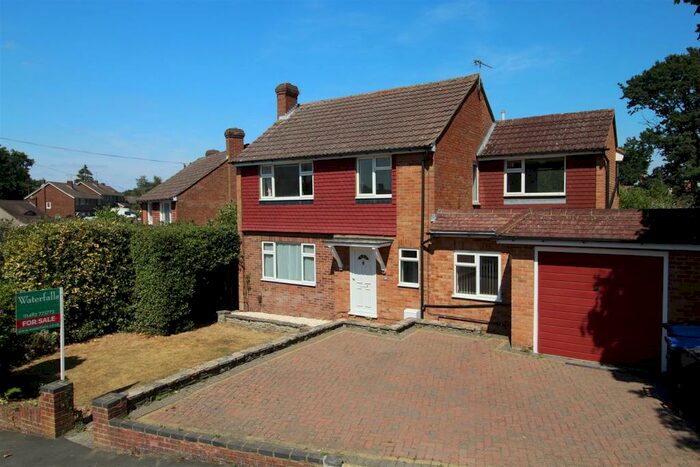 5 Bedroom Detached House To Rent In Woking, GU21