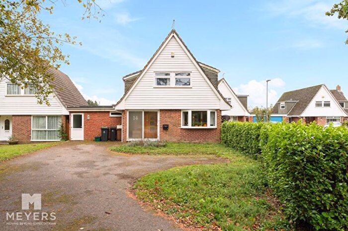 5 Bedroom Detached House To Rent In Kingfisher Close, West Moors, Ferndown, BH22