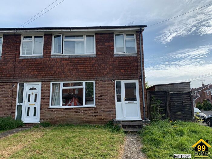 3 Bedroom End Of Terrace House For Sale In Armour Hill, Reading, United Kingdom, RG31