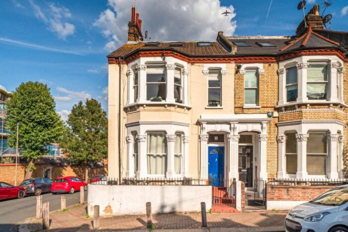3 Bedroom Flat For Sale In Kathleen Road, Battersea, London, SW11