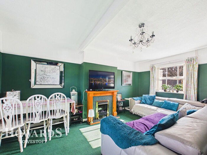 3 Bedroom Semi-Detached House For Sale In Minden Road, Lowestoft, NR32