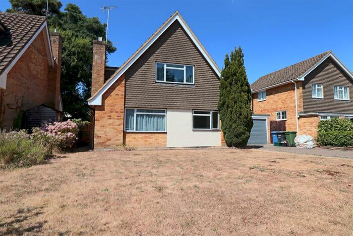 4 Bedroom Detached House To Rent In The Laurels, Fleet, GU51