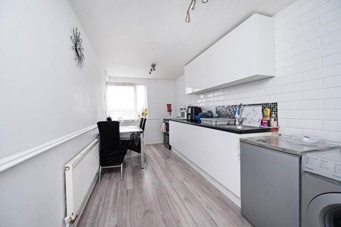 2 Bedroom Flat For Sale In Commercial Street, Limehouse, London, E1