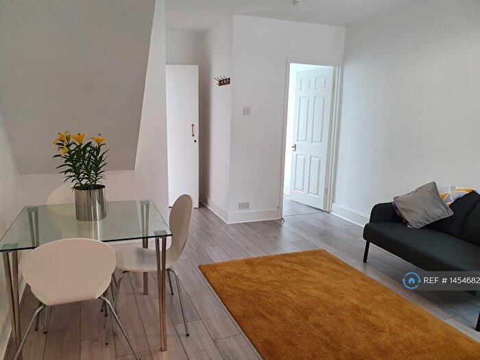 1 Bedroom Flat To Rent In Cardigan Gardens, Reading, RG1