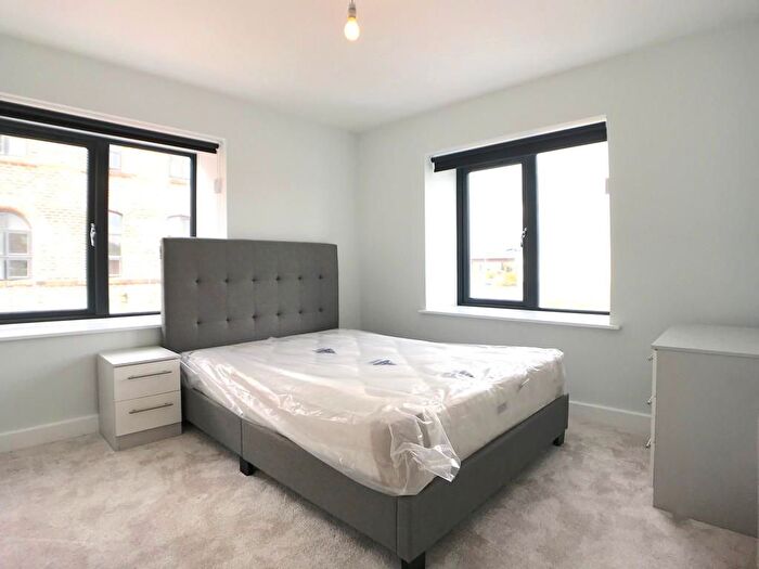1 Bedroom Flat To Rent In Coach House Mews, London, SE1