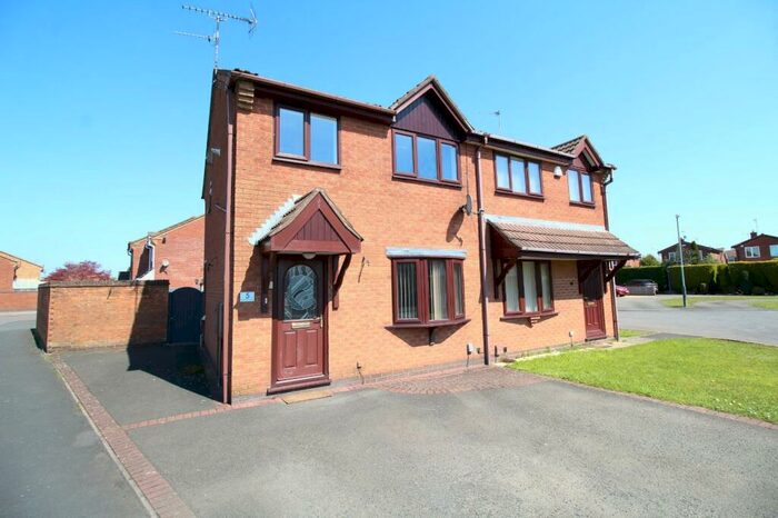 3 Bedroom Semi-Detached House To Rent In Bonnington Drive, Bedworth, Warwickshire, CV12